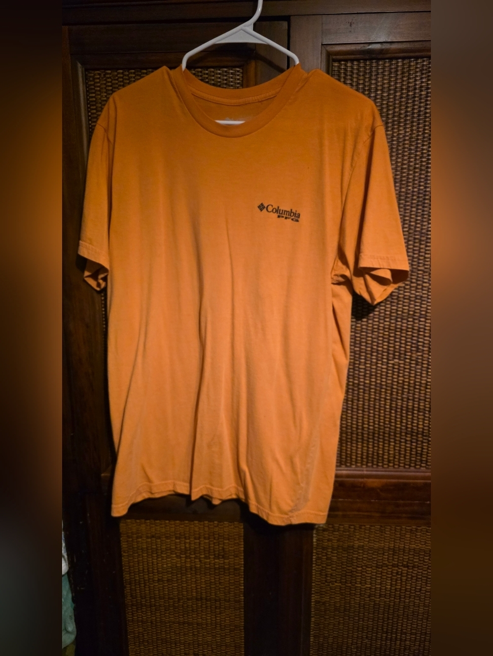 Columbia Orange Short Sleeve Men’s Tee with Chest Logo EUC Large